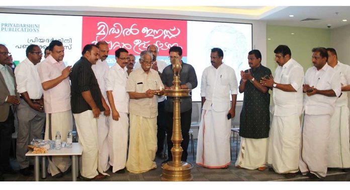 വ്യക്തി സത്യാഗ്രഹ കാലം മുതൽ താൻ കോൺഗ്രസുകാരൻ ; ടി പത്മനാഭൻ വ്യക്തി സത്യാഗ്രഹ കാലം മുതൽ താൻ കോൺഗ്രസുകാരൻ ; ടി പത്മനാഭൻ