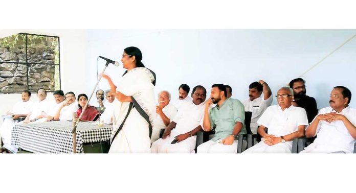ഡിലിമിറ്റേഷന് പ്രക്രിയയില് സി.പി.എം ഇടപെടല് അനുവദിക്കില്ല : ഡി.സി.സി നേതൃയോഗം ഡിലിമിറ്റേഷന് പ്രക്രിയയില് സി.പി.എം ഇടപെടല് അനുവദിക്കില്ല : ഡി.സി.സി നേതൃയോഗം