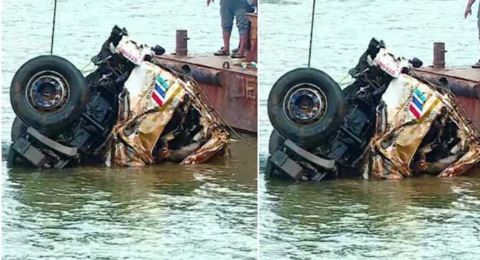 കർണാടകയിൽ മണ്ണിടിച്ചിലിൽ കാണാതായ കോഴിക്കോട് കണ്ണാടിക്കൽ സ്വദേശി അർജുന്റെ ലോറി കണ്ടെത്തിത് 71-ാം ദിനം കർണാടകയിൽ മണ്ണിടിച്ചിലിൽ കാണാതായ കോഴിക്കോട് കണ്ണാടിക്കൽ സ്വദേശി അർജുന്റെ ലോറി കണ്ടെത്തിത് 71-ാം ദിനം