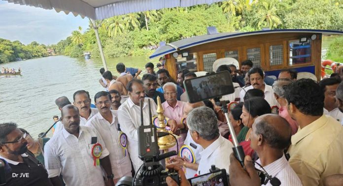 ജനങ്ങളെ ഒന്നിപ്പിക്കുന്ന ഏറ്റവും വലിയ കലയാണ് ജലോത്സവം : ഗോവ ഗവർണർ അഡ്വ. പി ശ്രീധരന് പിള്ള ജനങ്ങളെ ഒന്നിപ്പിക്കുന്ന ഏറ്റവും വലിയ കലയാണ് ജലോത്സവം : ഗോവ ഗവർണർ അഡ്വ. പി ശ്രീധരന് പിള്ള
