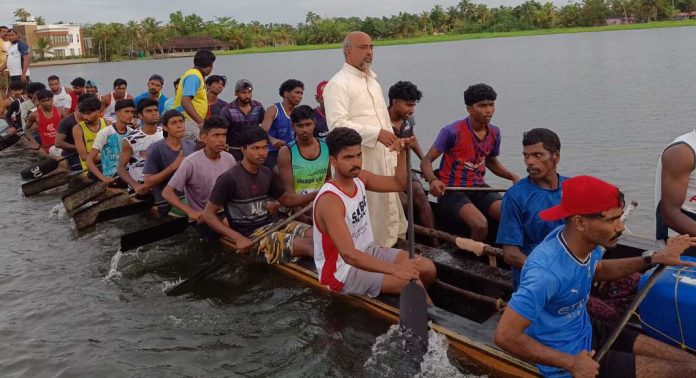 നെഹ്റു ട്രോഫി ജലമേളയ്ക്ക് പുന്നമട ഒരുങ്ങി ; മാമ്മൂടനിൽ ക്യാപ്റ്റന് ആയി വൈദികൻ നെഹ്റു ട്രോഫി ജലമേളയ്ക്ക് പുന്നമട ഒരുങ്ങി ; മാമ്മൂടനിൽ ക്യാപ്റ്റന് ആയി വൈദികൻ