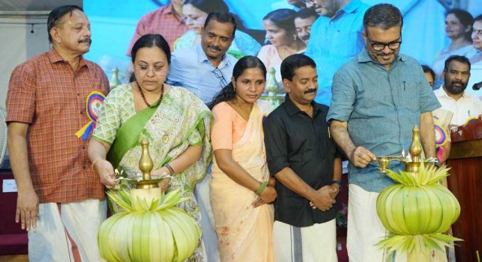 കുടുംബശ്രീ ഓണം വിപണന മേളകള് വഴി ലക്ഷ്യമിടുന്നത് 30 കോടി രൂപയുടെ വിറ്റുവരവ് : മന്ത്രി എം.ബി രാജേഷ് കുടുംബശ്രീ ഓണം വിപണന മേളകള് വഴി ലക്ഷ്യമിടുന്നത് 30 കോടി രൂപയുടെ വിറ്റുവരവ് : മന്ത്രി എം.ബി രാജേഷ്