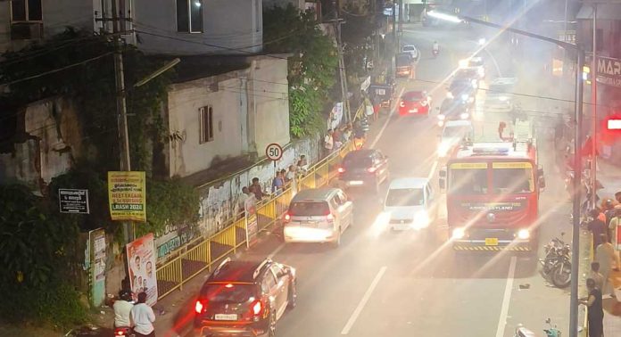 റാന്നിയിൽ അന്യ സംസ്ഥാന തൊഴിലാളി താമസിച്ചിരുന്ന മുറിയിൽ ഉഗ്രസ്ഫോടനം ; ഒരാൾക്ക് പരിക്ക് റാന്നിയിൽ അന്യ സംസ്ഥാന തൊഴിലാളി താമസിച്ചിരുന്ന മുറിയിൽ ഉഗ്രസ്ഫോടനം ; ഒരാൾക്ക് പരിക്ക്
