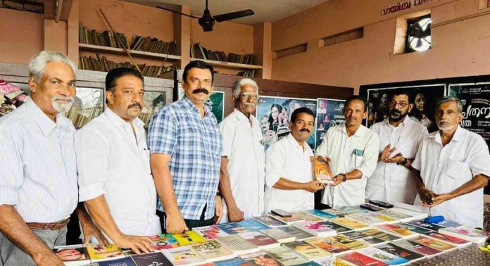 റാന്നി അങ്ങാടി പി. ജെ.റ്റി ലൈബ്രറിയിലേക്ക് കോഴിക്കോട് കിം പോസ്റ്റൽ ലൈബ്രറി പുസ്തകങ്ങൾ സംഭാവന ചെയ്തു റാന്നി അങ്ങാടി പി. ജെ.റ്റി ലൈബ്രറിയിലേക്ക് കോഴിക്കോട് കിം പോസ്റ്റൽ ലൈബ്രറി പുസ്തകങ്ങൾ സംഭാവന ചെയ്തു