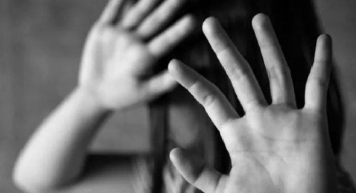 ഉത്തർപ്രദേശിൽ 5 വയസുകാരിയെ ക്രൂരമായി ബലാത്സംഘം ചെയ്ത് പ്രായപൂർത്തിയാകാത്ത മൂന്ന് പേർ ഉത്തർപ്രദേശിൽ 5 വയസുകാരിയെ ക്രൂരമായി ബലാത്സംഘം ചെയ്ത് പ്രായപൂർത്തിയാകാത്ത മൂന്ന് പേർ
