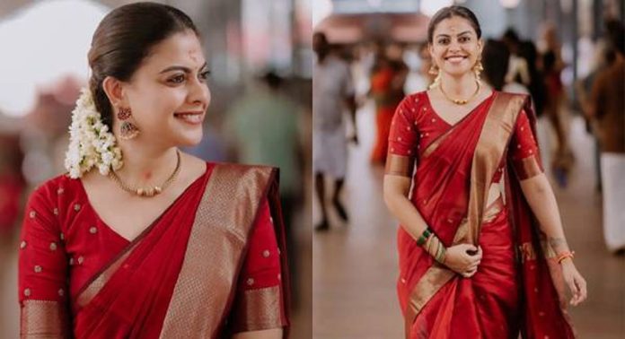 കണ്ണനെ കാണാന്… ചുവന്ന പട്ടുസാരിയും തലയില് മുല്ലപ്പൂവും കൈയില് കുപ്പിവളകളുമണിഞ്ഞ് നാടന് സുന്ദരിയായി അനുശ്രീ കണ്ണനെ കാണാന്… ചുവന്ന പട്ടുസാരിയും തലയില് മുല്ലപ്പൂവും കൈയില് കുപ്പിവളകളുമണിഞ്ഞ് നാടന് സുന്ദരിയായി അനുശ്രീ