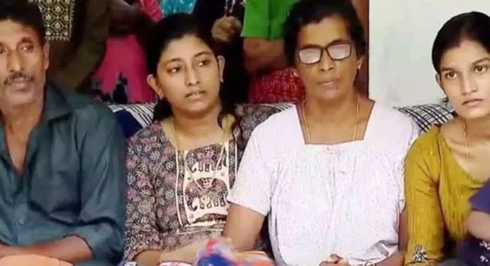 മനാഫിനെതിരായ വാർത്താസമ്മേളനം : അർജുന്റെ കുടുംബത്തിന് നേരെ സൈബർ ആക്രമണം ശക്തം മനാഫിനെതിരായ വാർത്താസമ്മേളനം : അർജുന്റെ കുടുംബത്തിന് നേരെ സൈബർ ആക്രമണം ശക്തം