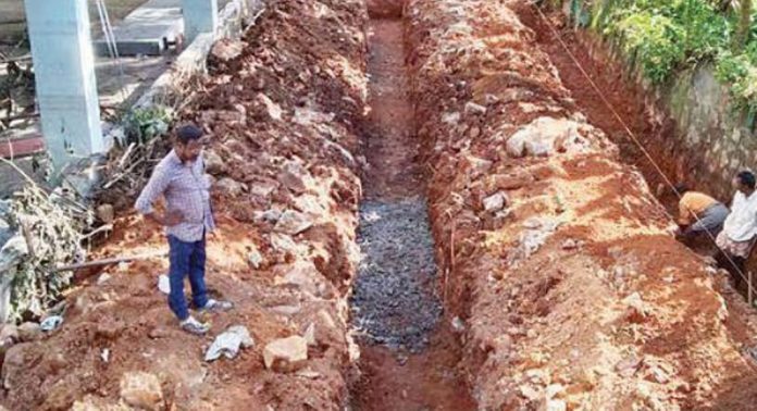 ശബരിമല തീർഥാടനം : പന്തളത്ത് പാർക്കിംഗ് മൈതാനത്തേക്ക് വൺവേ ശബരിമല തീർഥാടനം : പന്തളത്ത് പാർക്കിംഗ് മൈതാനത്തേക്ക് വൺവേ
