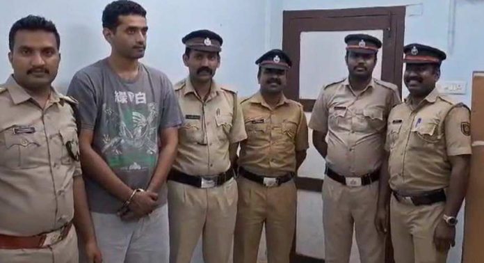 വയനാട് ആഢംബര കാറില് നിന്ന് ലക്ഷങ്ങൾ വിലമതിക്കുന്ന മാജിക് മഷ്റൂം പിടിച്ചെടുത്തു ; കേരളത്തിലിത് ആദ്യം വയനാട് ആഢംബര കാറില് നിന്ന് ലക്ഷങ്ങൾ വിലമതിക്കുന്ന മാജിക് മഷ്റൂം പിടിച്ചെടുത്തു ; കേരളത്തിലിത് ആദ്യം