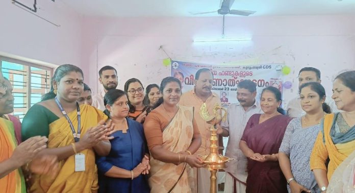 പഴവങ്ങാടി ഗ്രാമ പഞ്ചായത്ത് കുടുംബശ്രീ സിഡിഎസ് വിവിധ ഫണ്ടുകളുടെ വിതരണോത്ഘാടനം നടത്തി പഴവങ്ങാടി ഗ്രാമ പഞ്ചായത്ത് കുടുംബശ്രീ സിഡിഎസ് വിവിധ ഫണ്ടുകളുടെ വിതരണോത്ഘാടനം നടത്തി