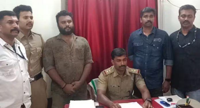 8 കിലോ കഞ്ചാവുമായി 28 വയസുകാരന് പിടിയിലായി 8 കിലോ കഞ്ചാവുമായി 28 വയസുകാരന് പിടിയിലായി