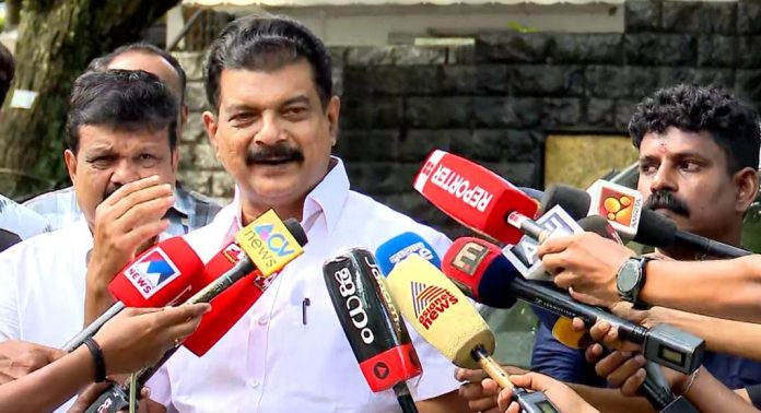 പാലക്കാട് സ്ഥാനാർത്ഥിയെ നിർത്തുന്നത് പ്രതിപക്ഷ വോട്ട് ഭിന്നിപ്പിക്കാനല്ലെന്ന് അന്വര് ; പിന്തുണച്ച് ഡിഎംകെ പാലക്കാട് സ്ഥാനാർത്ഥിയെ നിർത്തുന്നത് പ്രതിപക്ഷ വോട്ട് ഭിന്നിപ്പിക്കാനല്ലെന്ന് അന്വര് ; പിന്തുണച്ച് ഡിഎംകെ