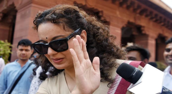 രാജ്യത്തിന് പിതാക്കന്മാരില്ല, ഉള്ളത് പുത്രന്മാർ ; വിവാദ പരാമർശവുമായി കങ്കണ റണാവത് രാജ്യത്തിന് പിതാക്കന്മാരില്ല, ഉള്ളത് പുത്രന്മാർ ; വിവാദ പരാമർശവുമായി കങ്കണ റണാവത്