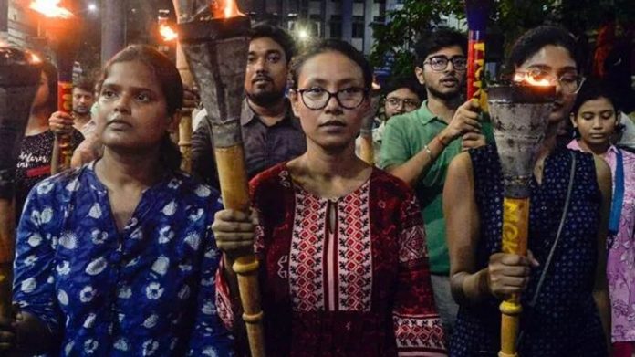 ബംഗാളിലെ ഡോക്ടര്മാരുടെ സമരം അവസാനിപ്പിച്ചു ബംഗാളിലെ ഡോക്ടര്മാരുടെ സമരം അവസാനിപ്പിച്ചു