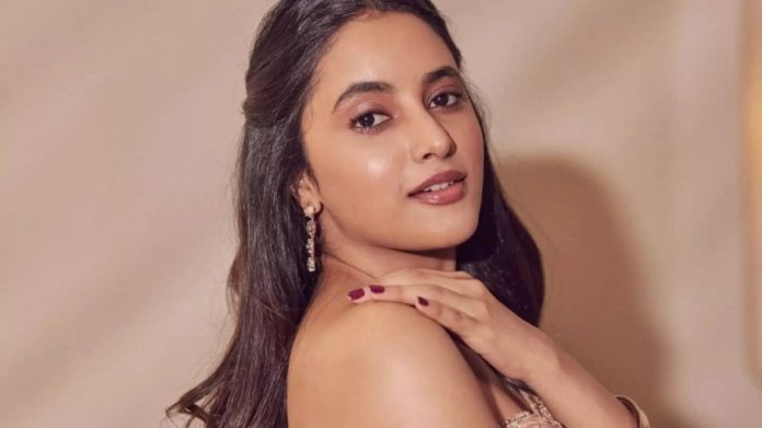 സ്റ്റേജ് തകര്ന്നു വീണുണ്ടായ അപകടത്തില് നടി പ്രിയങ്ക മോഹന് പരിക്ക് സ്റ്റേജ് തകര്ന്നു വീണുണ്ടായ അപകടത്തില് നടി പ്രിയങ്ക മോഹന് പരിക്ക്