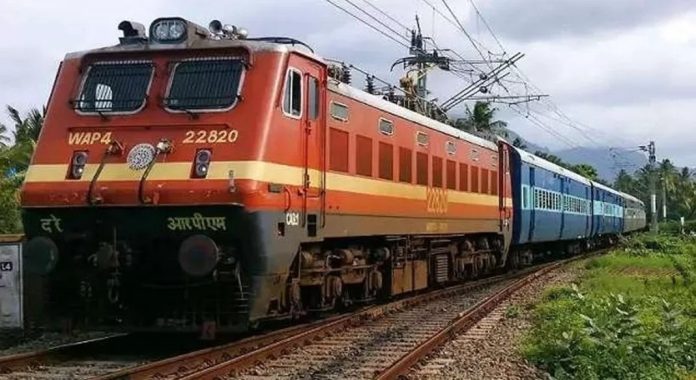 റായ്ബറേലിയിൽ ട്രെയിൻ അട്ടിമറിക്ക് ശ്രമം ; ഒഴിവായത് വൻ ദുരന്തം റായ്ബറേലിയിൽ ട്രെയിൻ അട്ടിമറിക്ക് ശ്രമം ; ഒഴിവായത് വൻ ദുരന്തം