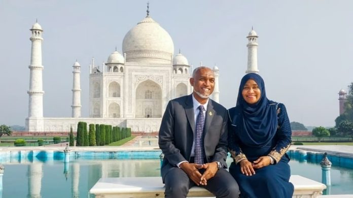 വാക്കുകള് കൊണ്ട് വിശേഷിപ്പിക്കാന് പ്രയാസം, വിസ്മയിപ്പിക്കുന്ന വാസ്തുവിദ്യ ; താജ്മഹല് സന്ദര്ശിച്ച് മാലദ്വീപ് പ്രസിഡന്റ് വാക്കുകള് കൊണ്ട് വിശേഷിപ്പിക്കാന് പ്രയാസം, വിസ്മയിപ്പിക്കുന്ന വാസ്തുവിദ്യ ; താജ്മഹല് സന്ദര്ശിച്ച് മാലദ്വീപ് പ്രസിഡന്റ്