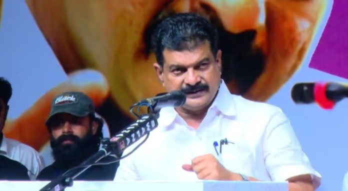ചുവന്ന തോര്ത്ത് തൊഴിലാളി സമൂഹത്തിന്റെ പ്രതീകം ; ഡിഎംകെ ഷാളും ചുവന്ന തോര്ത്തുമായി പി വി അന്വര് ചുവന്ന തോര്ത്ത് തൊഴിലാളി സമൂഹത്തിന്റെ പ്രതീകം ; ഡിഎംകെ ഷാളും ചുവന്ന തോര്ത്തുമായി പി വി അന്വര്
