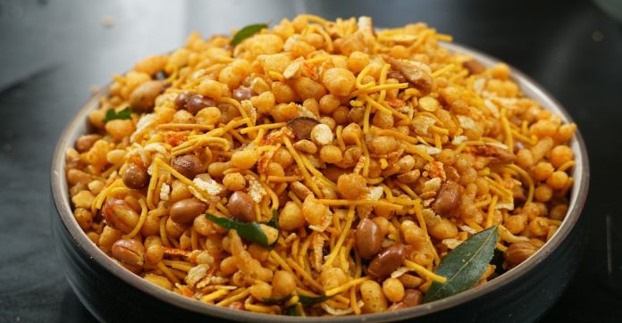 മിക്സ്ചറിന് നിറം കിട്ടാൻ ‘ടാർട്രാസിൻ’ ചേർക്കുന്നു ; നിർമാണവും വിൽപ്പനയും നിരോധിച്ചു മിക്സ്ചറിന് നിറം കിട്ടാൻ ‘ടാർട്രാസിൻ’ ചേർക്കുന്നു ; നിർമാണവും വിൽപ്പനയും നിരോധിച്ചു