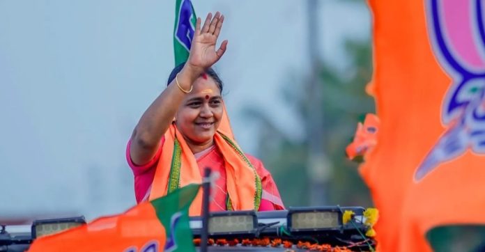 പാലക്കാട് ഉപതെരഞ്ഞെടുപ്പ് : ശോഭാ സുരേന്ദ്രനായി നഗരത്തിൽ ഫ്ലക്സ് ബോർഡുകൾ പാലക്കാട് ഉപതെരഞ്ഞെടുപ്പ് : ശോഭാ സുരേന്ദ്രനായി നഗരത്തിൽ ഫ്ലക്സ് ബോർഡുകൾ