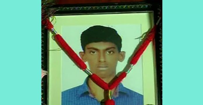 ഷിബിന് വധക്കേസ് : പ്രതികള്ക്കായി ലുക്കൗട്ട് നോട്ടീസ് പുറപ്പെടുവിച്ച് പോലീസ് ഷിബിന് വധക്കേസ് : പ്രതികള്ക്കായി ലുക്കൗട്ട് നോട്ടീസ് പുറപ്പെടുവിച്ച് പോലീസ്
