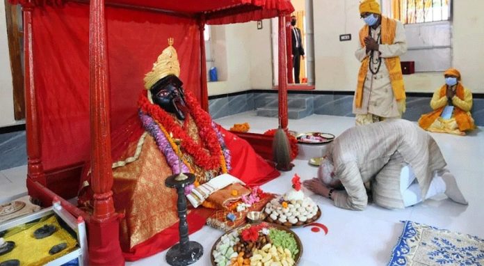കാളി പ്രതിഷ്ഠയിലെ കിരീടം കവർന്നു ; നഷ്ടപ്പെട്ടത് മോദി സമർപ്പിച്ച കിരീടം കാളി പ്രതിഷ്ഠയിലെ കിരീടം കവർന്നു ; നഷ്ടപ്പെട്ടത് മോദി സമർപ്പിച്ച കിരീടം