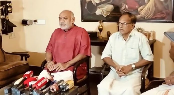 പാറമേക്കാവ് അഗ്രശാല തീപിടിത്തത്തില് പൂരവിവാദവുമായി ബന്ധം ; അന്വേഷിക്കണമെന്ന് ദേവസ്വം പാറമേക്കാവ് അഗ്രശാല തീപിടിത്തത്തില് പൂരവിവാദവുമായി ബന്ധം ; അന്വേഷിക്കണമെന്ന് ദേവസ്വം