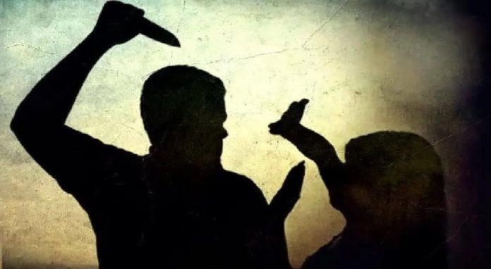 പ്രണയാഭ്യർത്ഥന നിരസിച്ചതിന് പെൺകുട്ടിയെ വീട്ടിൽ കയറി കുത്തി പരിക്കേൽപ്പിച്ച് യുവാവ് പ്രണയാഭ്യർത്ഥന നിരസിച്ചതിന് പെൺകുട്ടിയെ വീട്ടിൽ കയറി കുത്തി പരിക്കേൽപ്പിച്ച് യുവാവ്