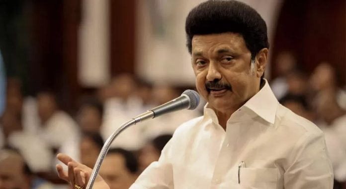 പൈലറ്റിനെയും ജീവനക്കാരെയും അഭിനന്ദിച്ച് സ്റ്റാലിന് പൈലറ്റിനെയും ജീവനക്കാരെയും അഭിനന്ദിച്ച് സ്റ്റാലിന്