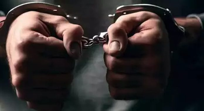 മലാഡ് റോഡിലെ സംഘർഷം : എംഎൻഎസ് പ്രവർത്തകൻ മർദനമേറ്റു മരിച്ചു, 9 പേർ അറസ്റ്റിൽ മലാഡ് റോഡിലെ സംഘർഷം : എംഎൻഎസ് പ്രവർത്തകൻ മർദനമേറ്റു മരിച്ചു, 9 പേർ അറസ്റ്റിൽ