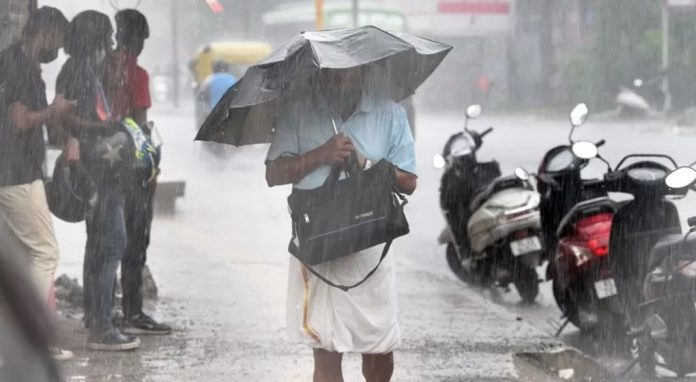 സംസ്ഥാനത്ത് 4 ദിവസം അതിശക്തമായ മഴയ്ക്ക് സാധ്യത ; ഇന്ന് 2 ജില്ലകളില് ഓറഞ്ച് അലേര്ട്ട് സംസ്ഥാനത്ത് 4 ദിവസം അതിശക്തമായ മഴയ്ക്ക് സാധ്യത ; ഇന്ന് 2 ജില്ലകളില് ഓറഞ്ച് അലേര്ട്ട്
