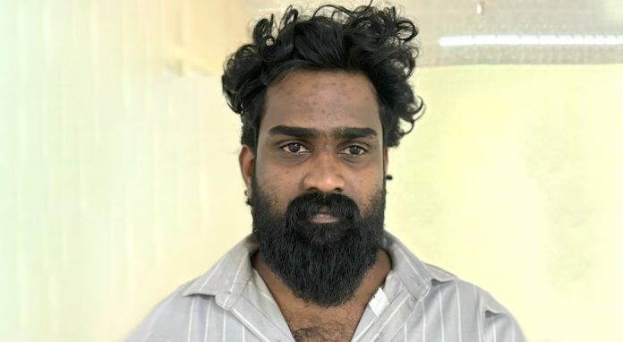 എഐ ഉപയോഗിച്ചാൽ ഓഹരിയിൽ വൻനേട്ടമെന്ന് പറഞ്ഞ് 48 ലക്ഷം രൂപ തട്ടി ; മൂന്നാം പ്രതി പിടിയിൽ എഐ ഉപയോഗിച്ചാൽ ഓഹരിയിൽ വൻനേട്ടമെന്ന് പറഞ്ഞ് 48 ലക്ഷം രൂപ തട്ടി ; മൂന്നാം പ്രതി പിടിയിൽ