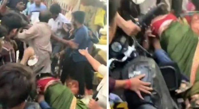 ഓട്ടോറിക്ഷയും കാറും കൂട്ടിയിടിച്ചു ; കാര് ഓടിച്ചയാളെ ആള്ക്കൂട്ടം അടിച്ചും ചവിട്ടിയും കൊലപ്പെടുത്തി ഓട്ടോറിക്ഷയും കാറും കൂട്ടിയിടിച്ചു ; കാര് ഓടിച്ചയാളെ ആള്ക്കൂട്ടം അടിച്ചും ചവിട്ടിയും കൊലപ്പെടുത്തി
