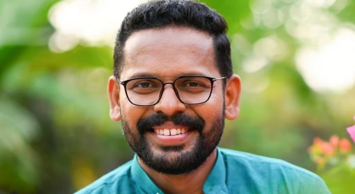 രാഹുലിനെ സ്ഥാനാര്ത്ഥിയാക്കിയതില് കോണ്ഗ്രസില് പൊട്ടിത്തെറി ; വിയോജിപ്പുമായി പി സരിന് രാഹുലിനെ സ്ഥാനാര്ത്ഥിയാക്കിയതില് കോണ്ഗ്രസില് പൊട്ടിത്തെറി ; വിയോജിപ്പുമായി പി സരിന്