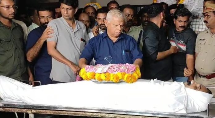 എഡിഎം നവീൻ ബാബുവിന് കണ്ണൂരിന്റെ യാത്രാമൊഴി ; അന്ത്യാഞ്ജലി അർപ്പിച്ച് സഹപ്രവർത്തകരും നേതാക്കളും എഡിഎം നവീൻ ബാബുവിന് കണ്ണൂരിന്റെ യാത്രാമൊഴി ; അന്ത്യാഞ്ജലി അർപ്പിച്ച് സഹപ്രവർത്തകരും നേതാക്കളും