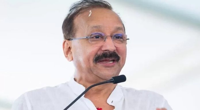 ബാബാ സിദ്ദിഖി വധം : ഒരു മാസത്തിനിടെ പത്തുതവണ കൊലപ്പെടുത്താൻ ശ്രമം ; പ്രതികൾ തോക്ക് ഉപയോഗിക്കാൻ പഠിച്ചത് യുട്യൂബ് വിഡിയോ നോക്കി ബാബാ സിദ്ദിഖി വധം : ഒരു മാസത്തിനിടെ പത്തുതവണ കൊലപ്പെടുത്താൻ ശ്രമം ; പ്രതികൾ തോക്ക് ഉപയോഗിക്കാൻ പഠിച്ചത് യുട്യൂബ് വിഡിയോ നോക്കി