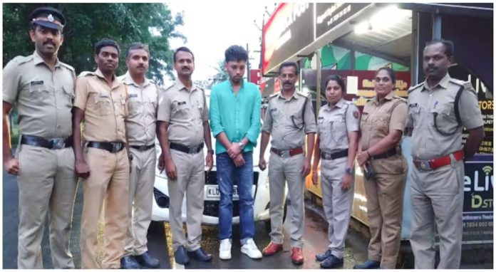 മുത്തങ്ങ ചെക്ക്പോസ്റ്റിൽ മെത്താഫിറ്റാമിനുമായി യുവാവ് അറസ്റ്റിൽ മുത്തങ്ങ ചെക്ക്പോസ്റ്റിൽ മെത്താഫിറ്റാമിനുമായി യുവാവ് അറസ്റ്റിൽ
