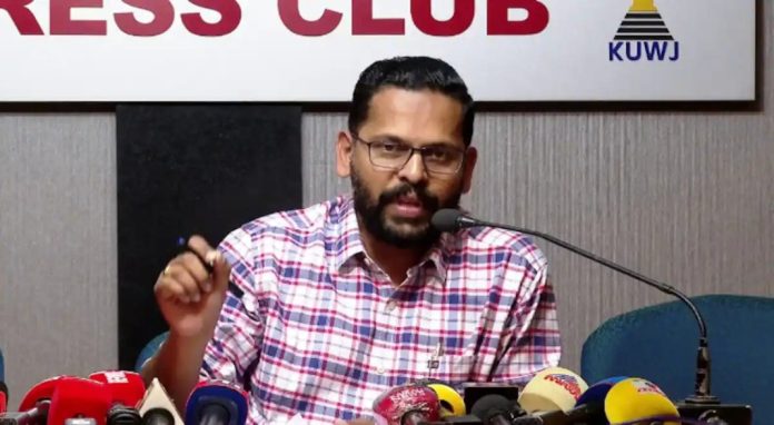 പാര്ട്ടിയെ ഹൈജാക്ക് ചെയ്തു ; സംഘടന സംവിധാനം ദുര്ബലപ്പെടുത്തി ; വിഡി സതീശനെതിരെ തുറന്നടിച്ച് പി സരിൻ പാര്ട്ടിയെ ഹൈജാക്ക് ചെയ്തു ; സംഘടന സംവിധാനം ദുര്ബലപ്പെടുത്തി ; വിഡി സതീശനെതിരെ തുറന്നടിച്ച് പി സരിൻ