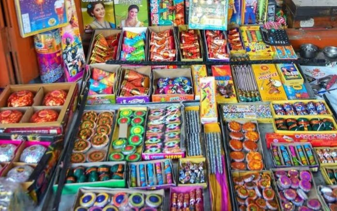 ഹരിത പടക്കങ്ങൾ മാത്രമേ വിൽക്കാവൂ ; ദീപാവലി, ക്രിസ്മസ്, പുതുവത്സര ദിനങ്ങളിൽ പടക്കം പൊട്ടിക്കലിന് നിയന്ത്രണം ഹരിത പടക്കങ്ങൾ മാത്രമേ വിൽക്കാവൂ ; ദീപാവലി, ക്രിസ്മസ്, പുതുവത്സര ദിനങ്ങളിൽ പടക്കം പൊട്ടിക്കലിന് നിയന്ത്രണം