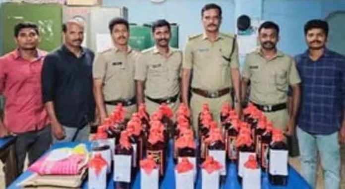 അനധികൃതമായി വീട്ടിൽ സൂക്ഷിച്ചിരുന്ന 42 ലിറ്റർ പുതുച്ചേരി മദ്യം എക്സൈസ് പിടിച്ചെടുത്തു അനധികൃതമായി വീട്ടിൽ സൂക്ഷിച്ചിരുന്ന 42 ലിറ്റർ പുതുച്ചേരി മദ്യം എക്സൈസ് പിടിച്ചെടുത്തു