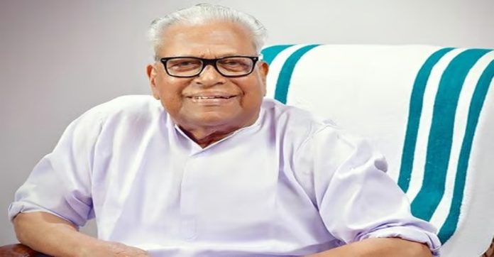 മുൻ മുഖ്യമന്ത്രി വി.എസ്. അച്യുതാനന്ദന് ഇന്ന് 101–ാം പിറന്നാൾ മുൻ മുഖ്യമന്ത്രി വി.എസ്. അച്യുതാനന്ദന് ഇന്ന് 101–ാം പിറന്നാൾ