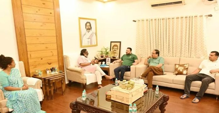 ഇൻഡ്യ സഖ്യം ഒറ്റക്കെട്ടായി മത്സരിക്കുമെന്ന് ഹേമന്ത് സോറൻ ഇൻഡ്യ സഖ്യം ഒറ്റക്കെട്ടായി മത്സരിക്കുമെന്ന് ഹേമന്ത് സോറൻ