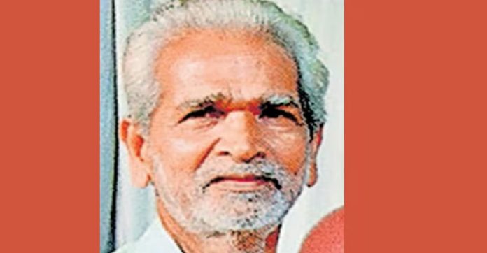 ടൂറിസ്റ്റ് ബസിന്റെ ലഗേജ് കാരിയറിന്റെ തുറന്നുവച്ച വാതില് തട്ടി ; വഴിയാത്രക്കാരന് മരിച്ചു ടൂറിസ്റ്റ് ബസിന്റെ ലഗേജ് കാരിയറിന്റെ തുറന്നുവച്ച വാതില് തട്ടി ; വഴിയാത്രക്കാരന് മരിച്ചു