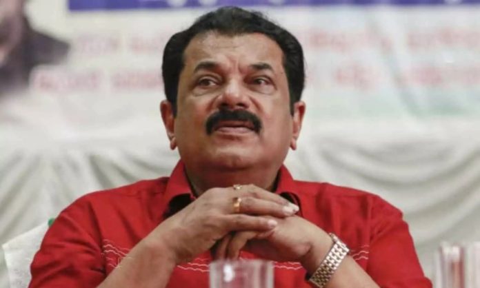 അപമര്യാദയായി പെരുമാറിയെന്ന നടിയുടെ പരാതി ; മുകേഷിനെ അറസ്റ്റ് ചെയ്ത് ജാമ്യത്തില് വിട്ടു അപമര്യാദയായി പെരുമാറിയെന്ന നടിയുടെ പരാതി ; മുകേഷിനെ അറസ്റ്റ് ചെയ്ത് ജാമ്യത്തില് വിട്ടു