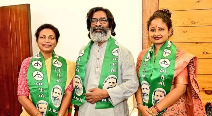 ഝാര്ഖണ്ഡില് ബിജെപിക്ക് തിരിച്ചടി ; 2 എംഎല്എമാര് കൂടി പാര്ട്ടി വിട്ട് ജെഎംഎമ്മില് ചേര്ന്നു ഝാര്ഖണ്ഡില് ബിജെപിക്ക് തിരിച്ചടി ; 2 എംഎല്എമാര് കൂടി പാര്ട്ടി വിട്ട് ജെഎംഎമ്മില് ചേര്ന്നു