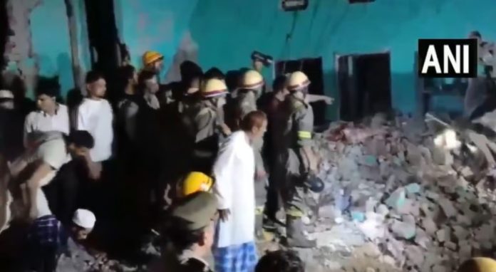 യുപിയില് ഗ്യാസ് സിലിണ്ടര് പൊട്ടിത്തെറിച്ച് അപകടം ; ആറ് പേര് മരിച്ചു യുപിയില് ഗ്യാസ് സിലിണ്ടര് പൊട്ടിത്തെറിച്ച് അപകടം ; ആറ് പേര് മരിച്ചു