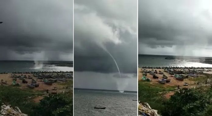 വിഴിഞ്ഞം തീരത്ത് ‘വാട്ടര് സ്പോട്ട്’ പ്രതിഭാസം വിഴിഞ്ഞം തീരത്ത് ‘വാട്ടര് സ്പോട്ട്’ പ്രതിഭാസം
