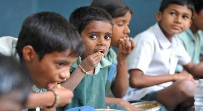 സ്കൂള് ഉച്ചഭക്ഷണത്തില് പച്ചക്കറികളും പഴവർഗങ്ങളും നിർബന്ധം, സർക്കുലർ ഇറക്കി വിദ്യാഭ്യാസ വകുപ്പ് സ്കൂള് ഉച്ചഭക്ഷണത്തില് പച്ചക്കറികളും പഴവർഗങ്ങളും നിർബന്ധം, സർക്കുലർ ഇറക്കി വിദ്യാഭ്യാസ വകുപ്പ്