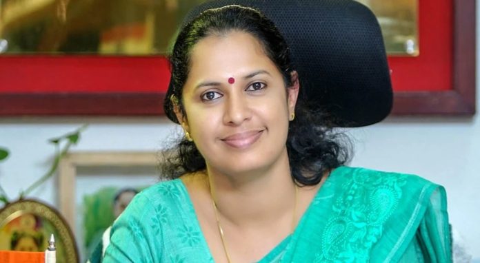 ദിവ്യ ഇന്ന് കീഴടങ്ങിയേക്കും ; കണ്ണൂരില് തന്നെയെന്ന് സൂചന ദിവ്യ ഇന്ന് കീഴടങ്ങിയേക്കും ; കണ്ണൂരില് തന്നെയെന്ന് സൂചന