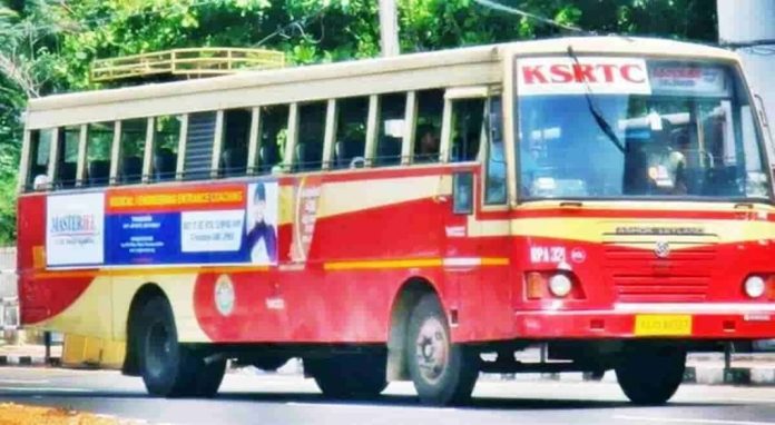 കെഎസ്ആർടിസി ഡ്രൈവറെ ഇരുചക്ര വാഹന യാത്രക്കാരി മർദിച്ചതായി പരാതി കെഎസ്ആർടിസി ഡ്രൈവറെ ഇരുചക്ര വാഹന യാത്രക്കാരി മർദിച്ചതായി പരാതി